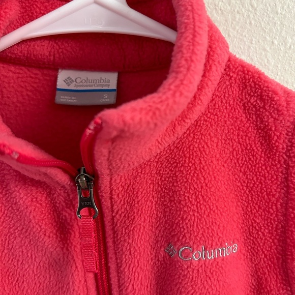 Girl’s Fleece Columbia Vest - Picture 3 of 3